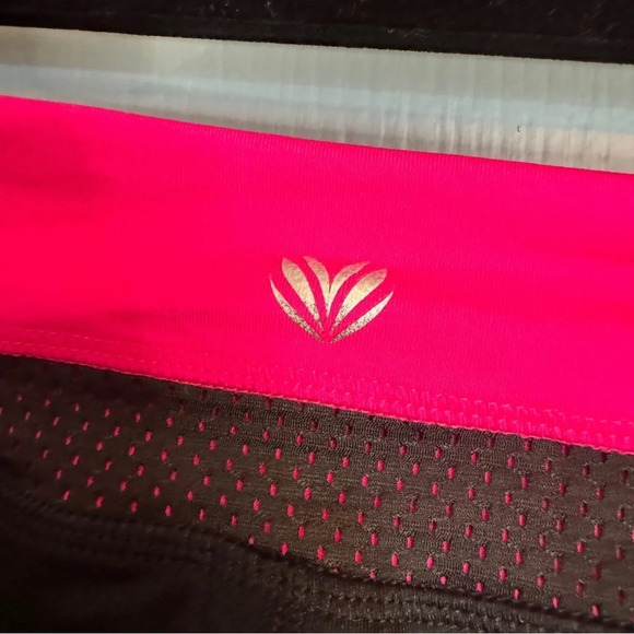 Like New Forever 21 Atheltic Workout  Stretchy Capri Pants Black Pink Band Sz L - Picture 7 of 10